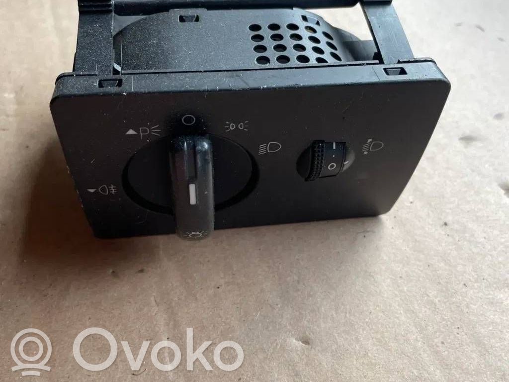 Light switch   4M5T13A024EA