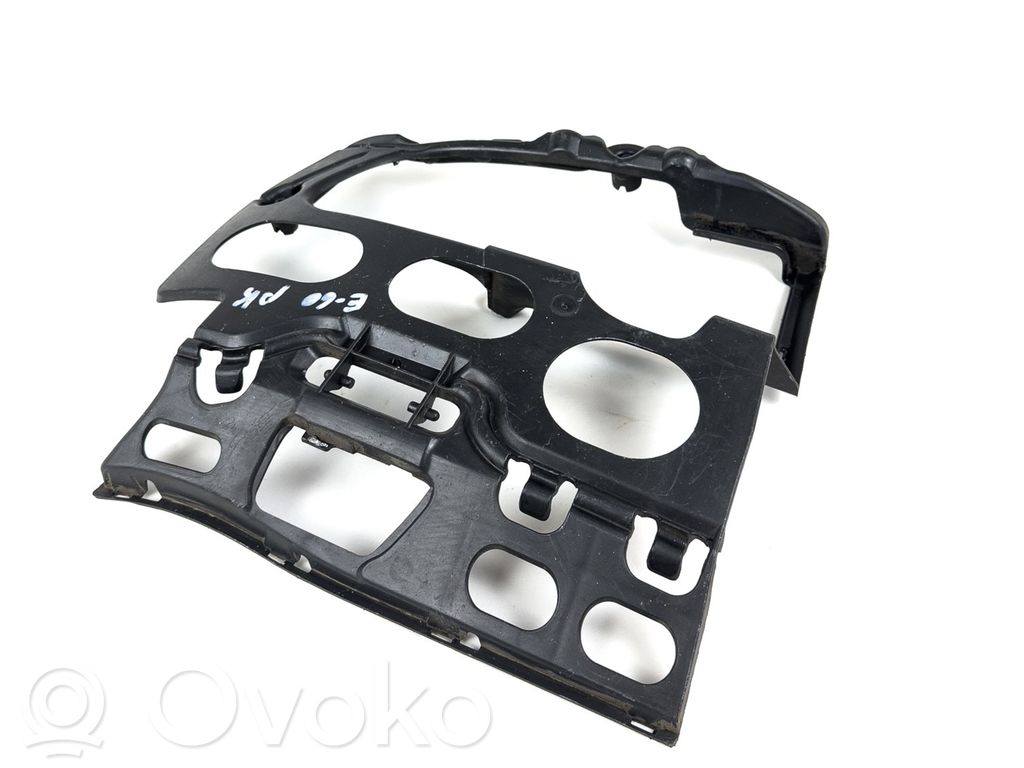BMW 5 E60 E61 Etupuskurin kannake 