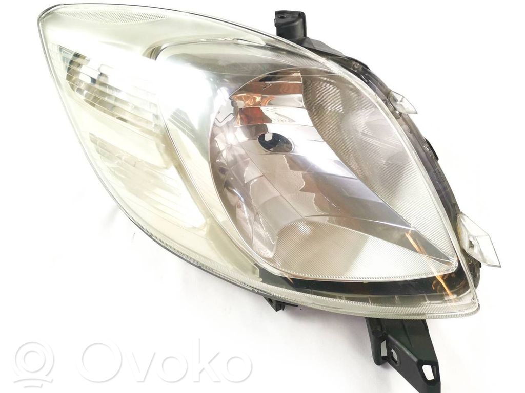 Toyota Yaris Lampa przednia 