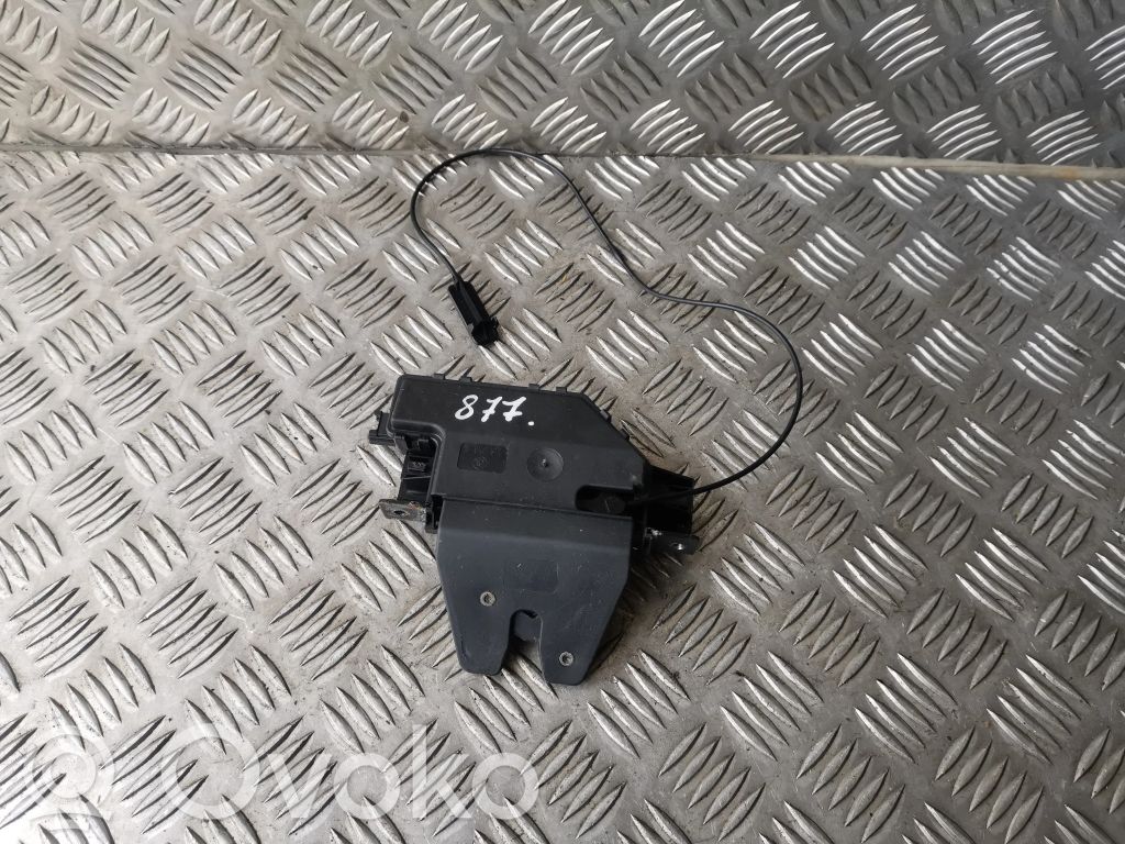 Aizmugurējā pārsega slēdzene   7840617