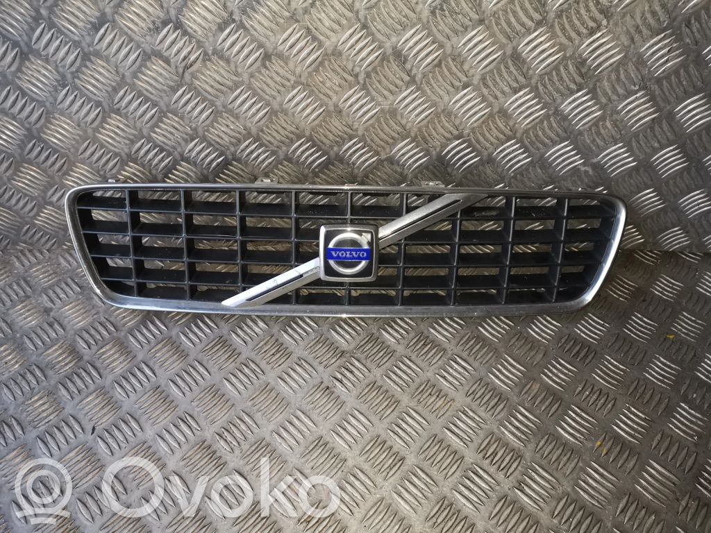 Volvo S60 Front bumper upper radiator grill 