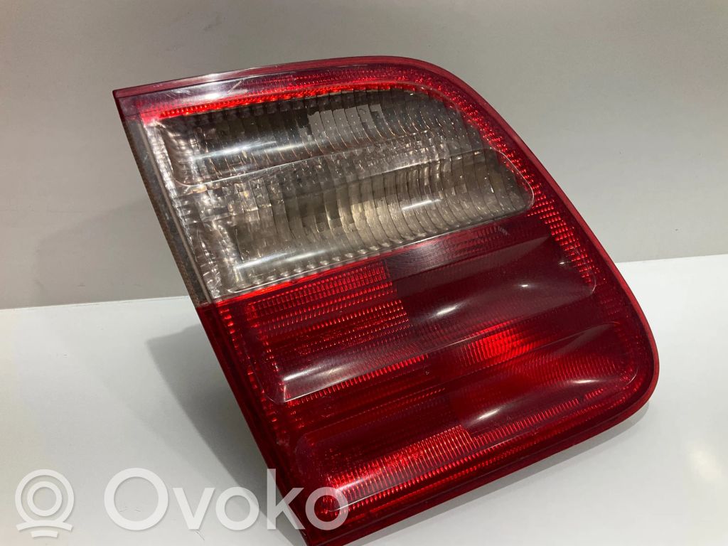 Mercedes-Benz E W210 Tailgate rear/tail lights 