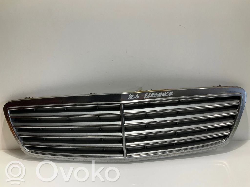 Mercedes-Benz C W203 Etusäleikkö 