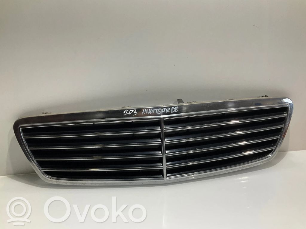 Mercedes-Benz C W203 Etusäleikkö 