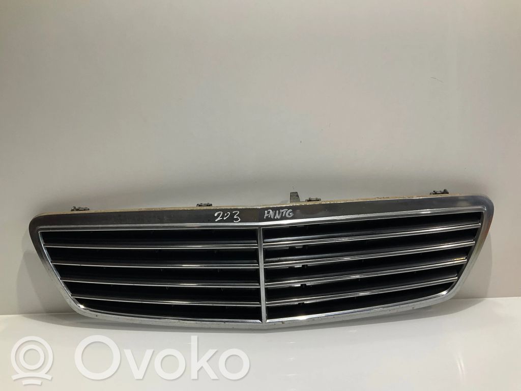 Mercedes-Benz C W203 Etusäleikkö 