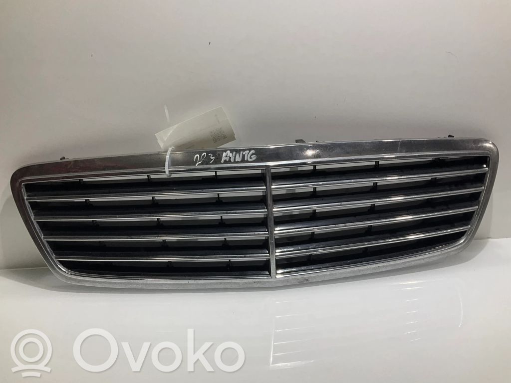 Mercedes-Benz C W203 Etusäleikkö 