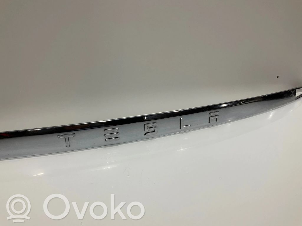 Tesla Model Y Tailgate trim 
