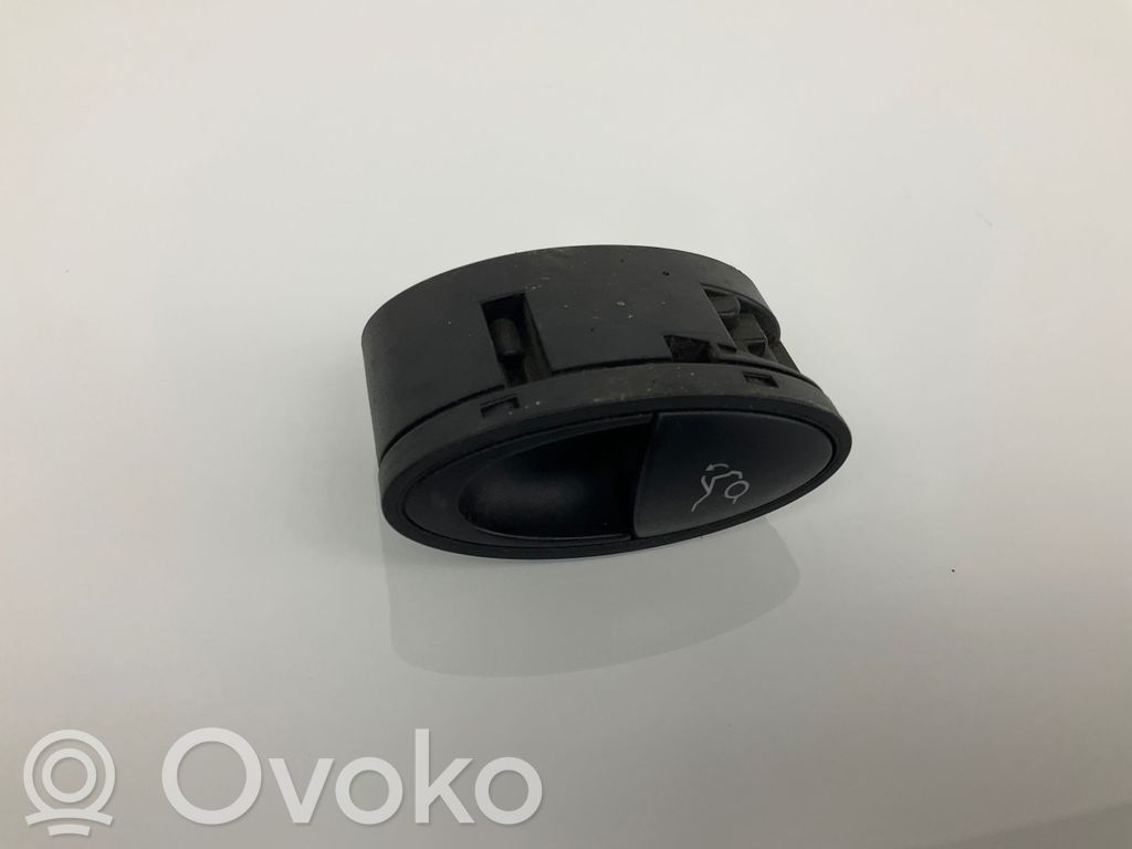 Mercedes-Benz E W211 Tailgate opening switch 