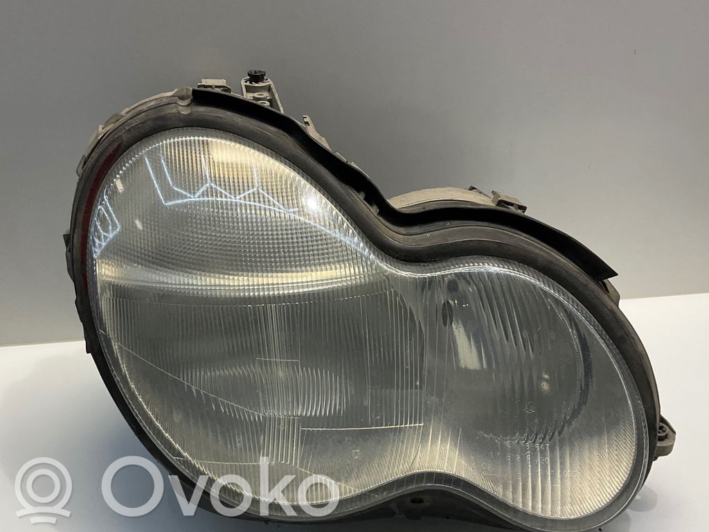 Mercedes-Benz C W203 Lampa przednia 