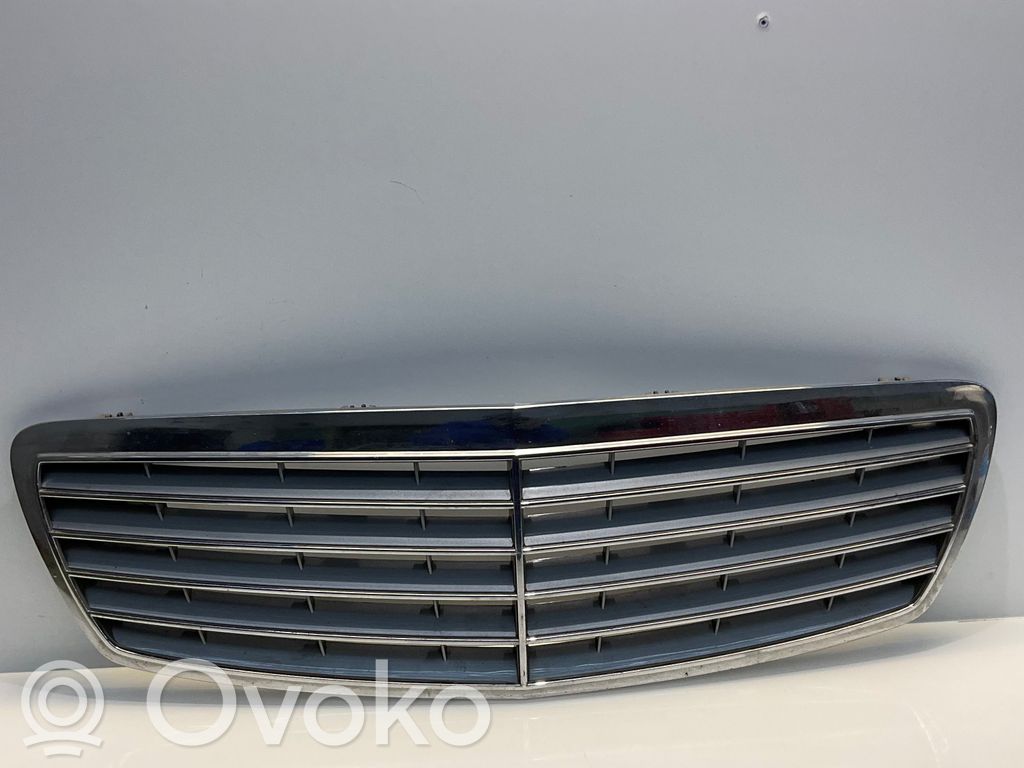 Mercedes-Benz E W211 Rejilla delantera 