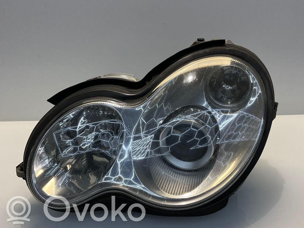 Mercedes-Benz C W203 Lampa przednia 