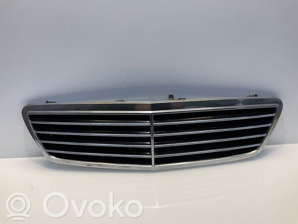 Mercedes-Benz C W203 Etusäleikkö 