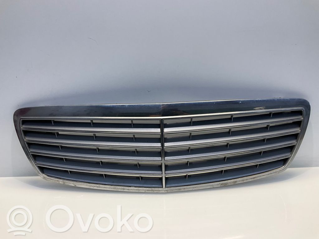 Mercedes-Benz E W211 Etusäleikkö 