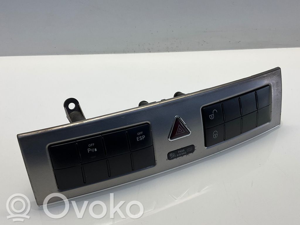 Mercedes-Benz C W203 Comutator lumini pericol 