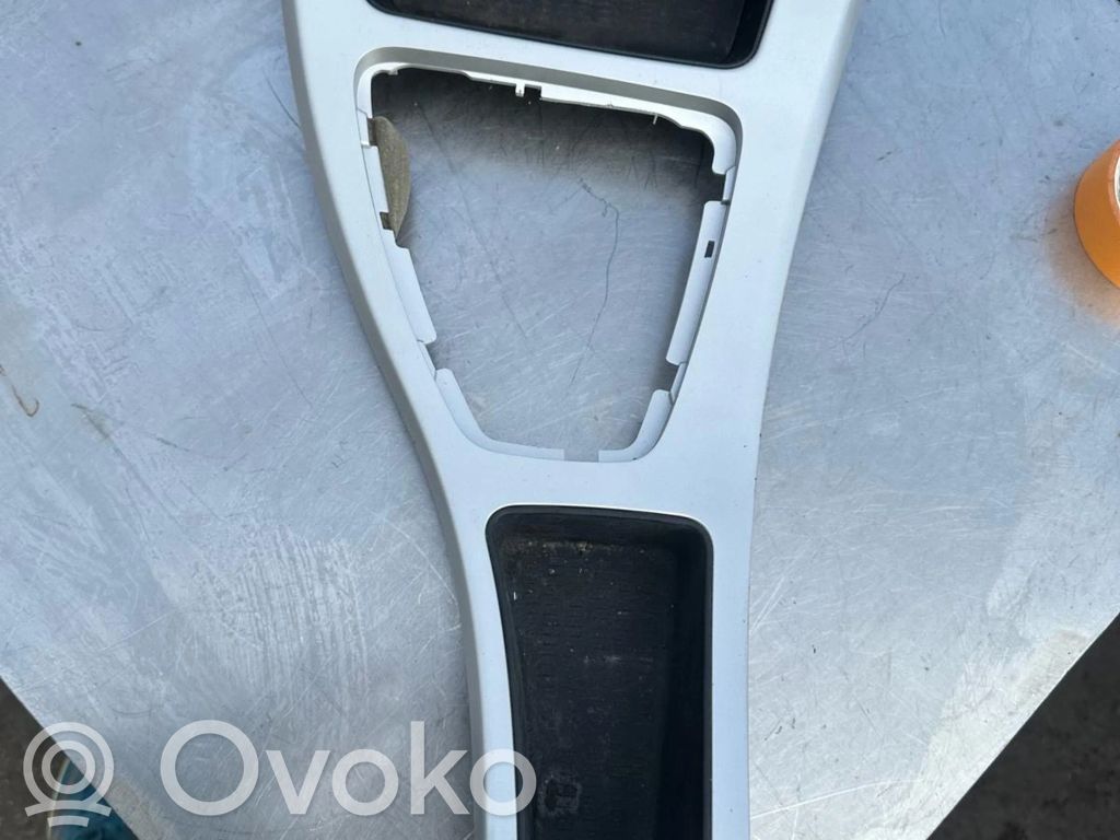 BMW 3 E90 E91 Pavarų perjungimo svirties apdaila (plastikinė) 