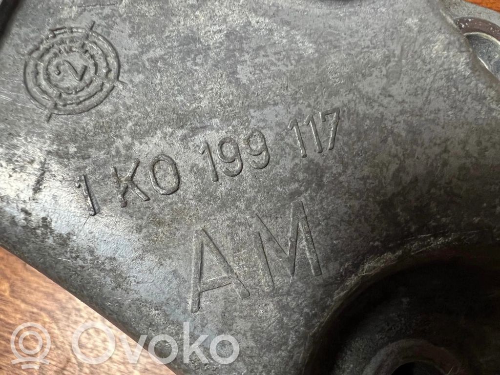 Volkswagen Touran I Engine mounting bracket 