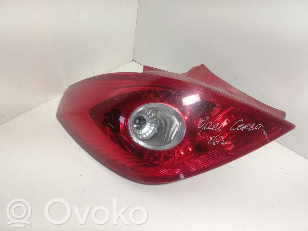 Opel Corsa D Aizmugurējais lukturis virsbūvē 