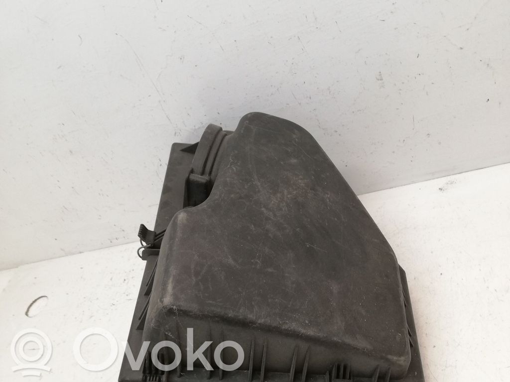 BMW 5 E60 E61 Air filter box 