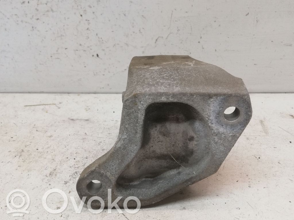 Engine mount bracket   31686814