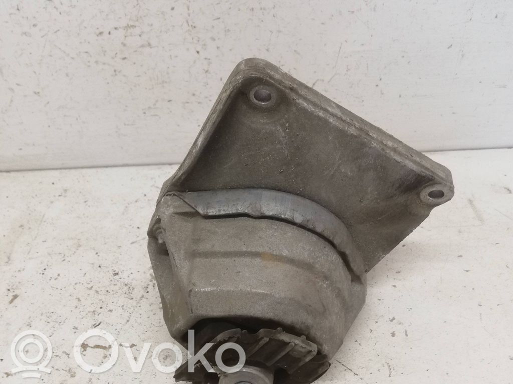 Engine mounting bracket   22116761117