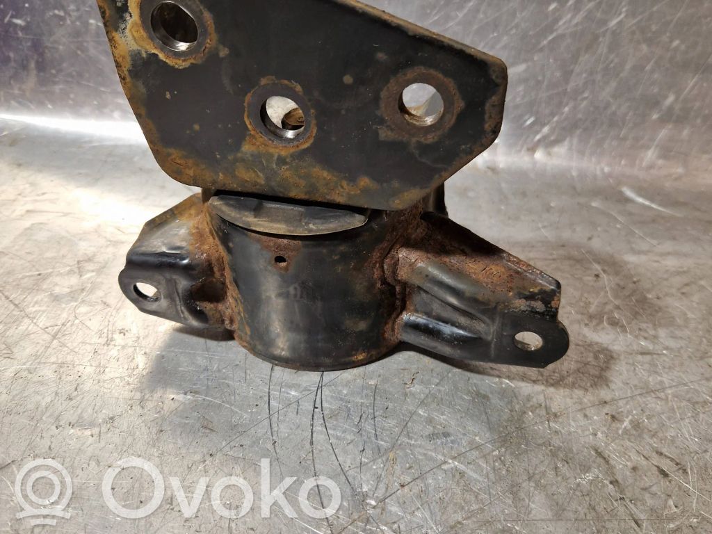 Engine mount bracket