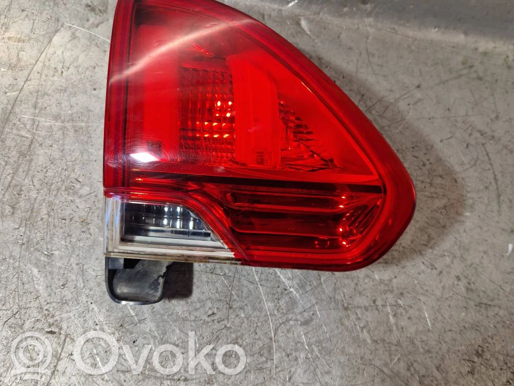 Peugeot 2008 I Lampă spate în capacul portbagajului 