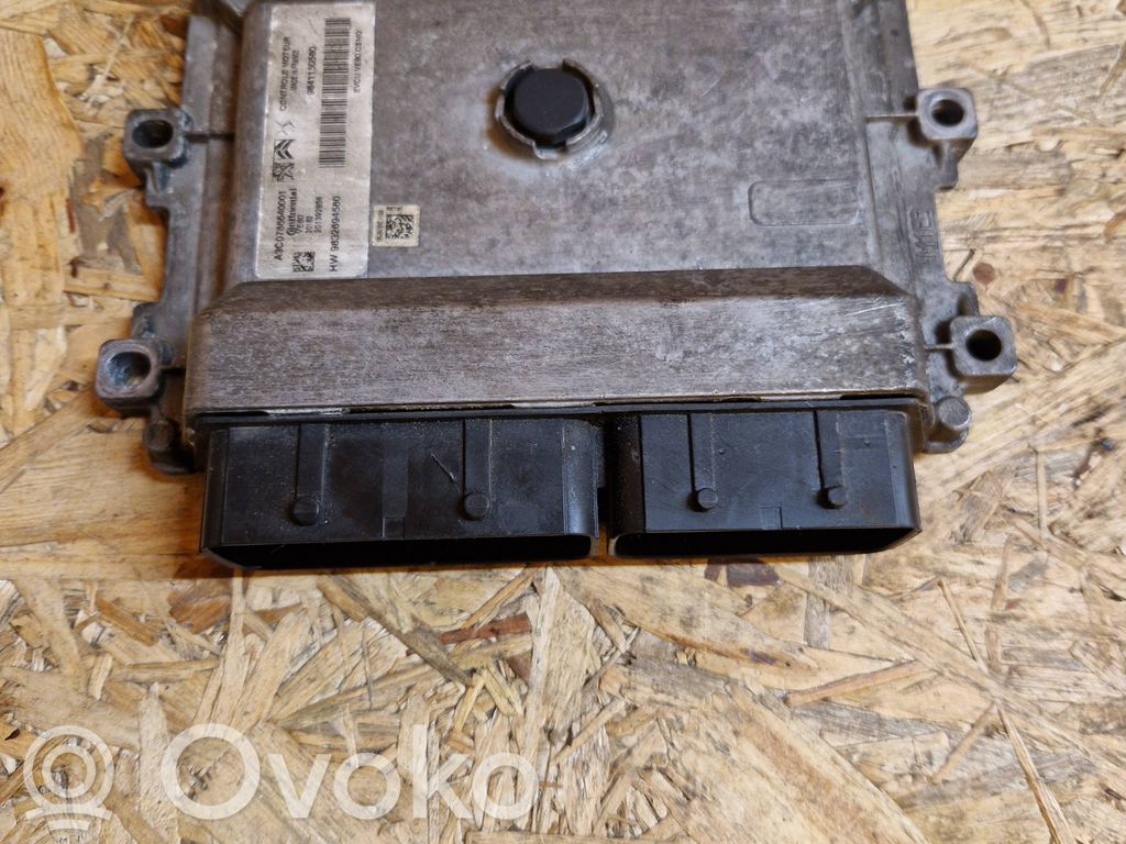Peugeot 208 II Engine control unit/module 