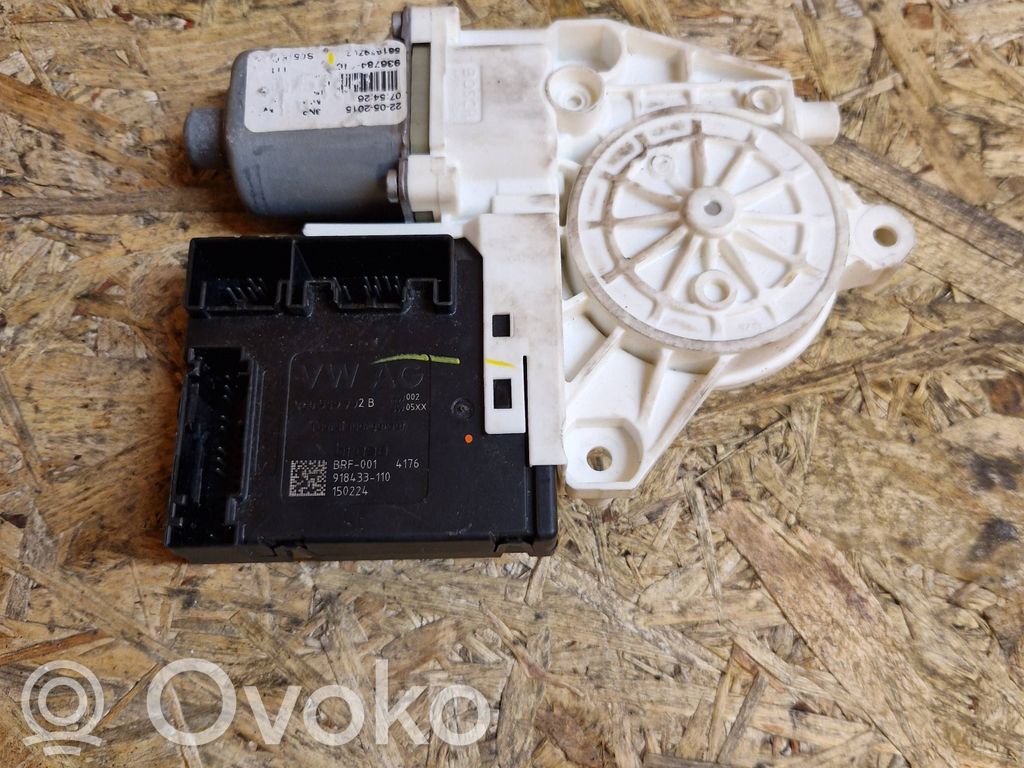 Volkswagen Jetta VI Front door window regulator motor 