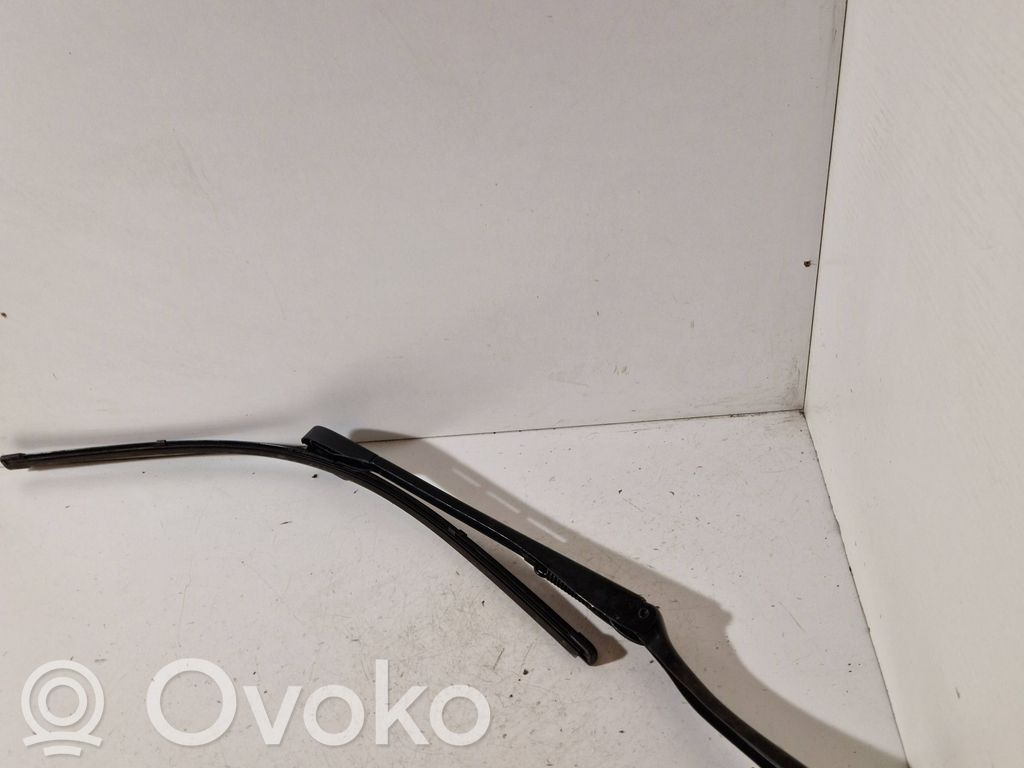 Front wiper blade arm