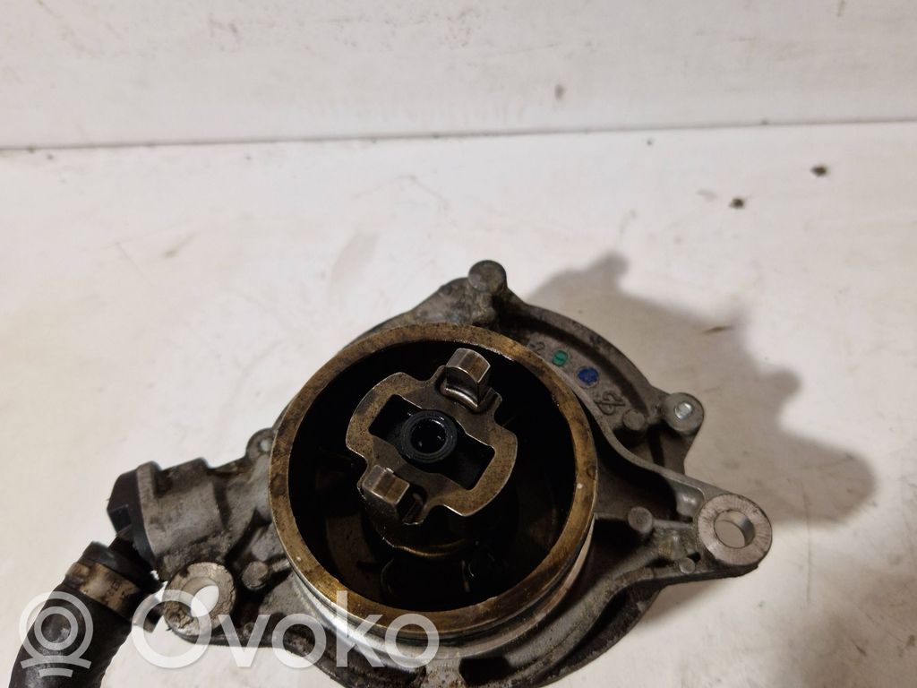 BMW 7 E65 E66 Vacuum pump 