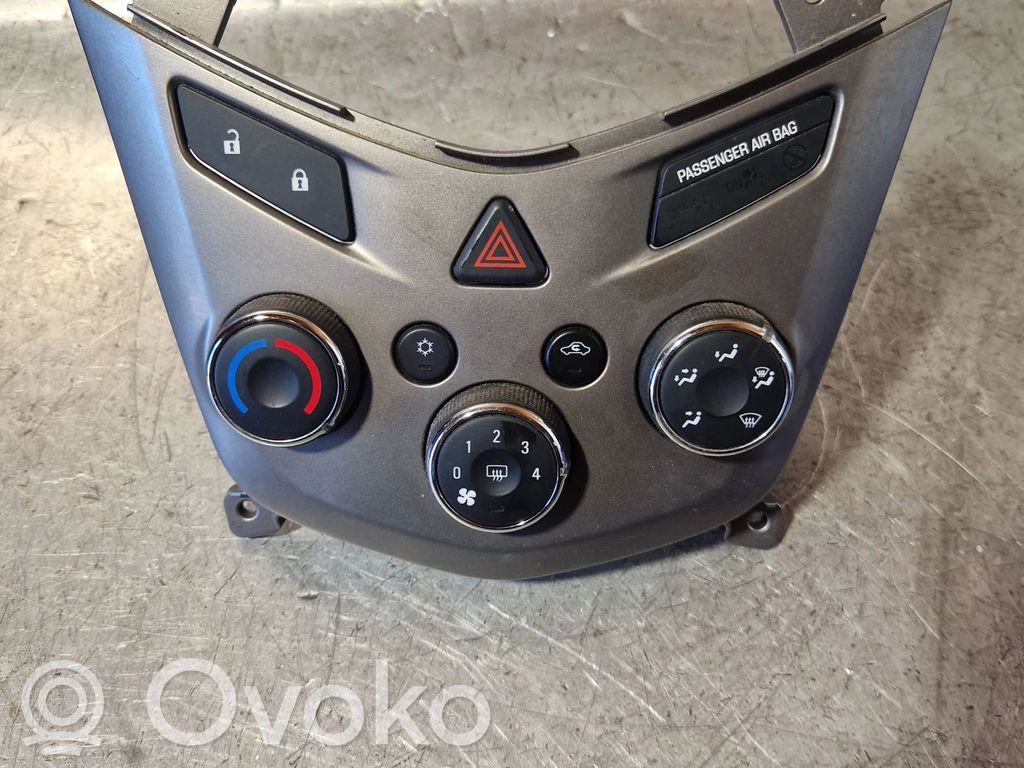 Chevrolet Aveo Climate control unit 