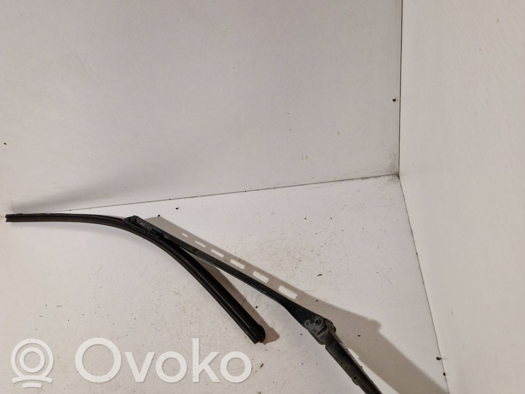 BMW 5 E60 E61 Front wiper blade arm 