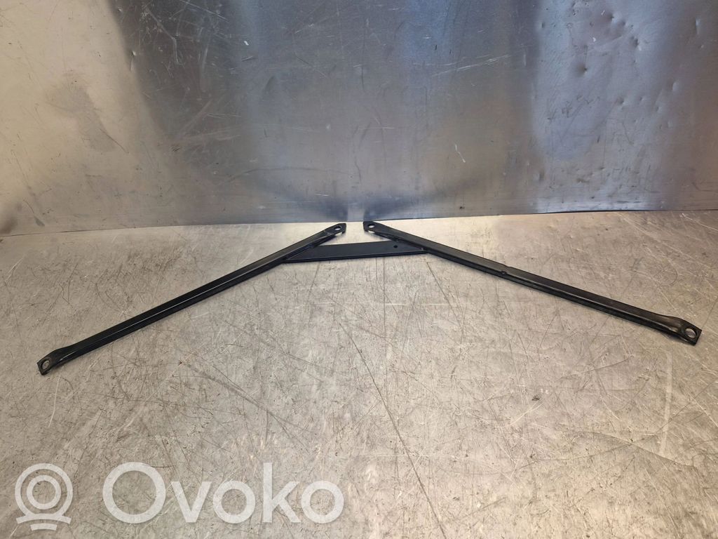BMW 3 F30 F35 F31 Kita variklio skyriaus detalė 