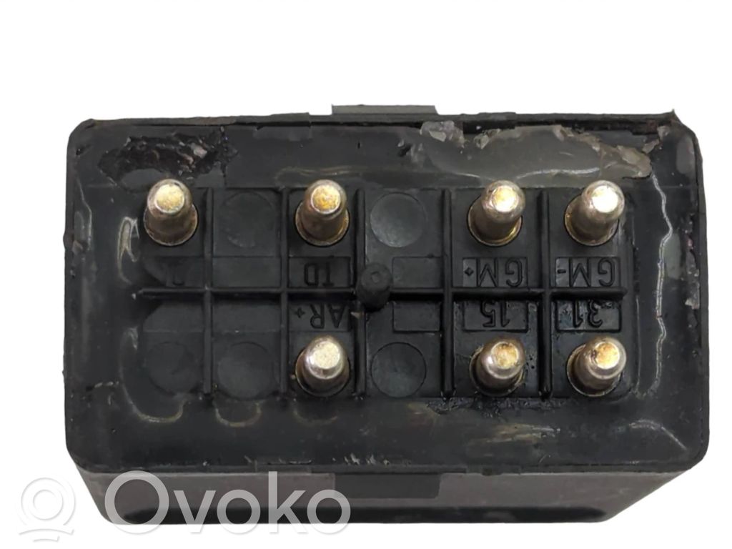Mercedes-Benz E W124 Fuel pump relay 