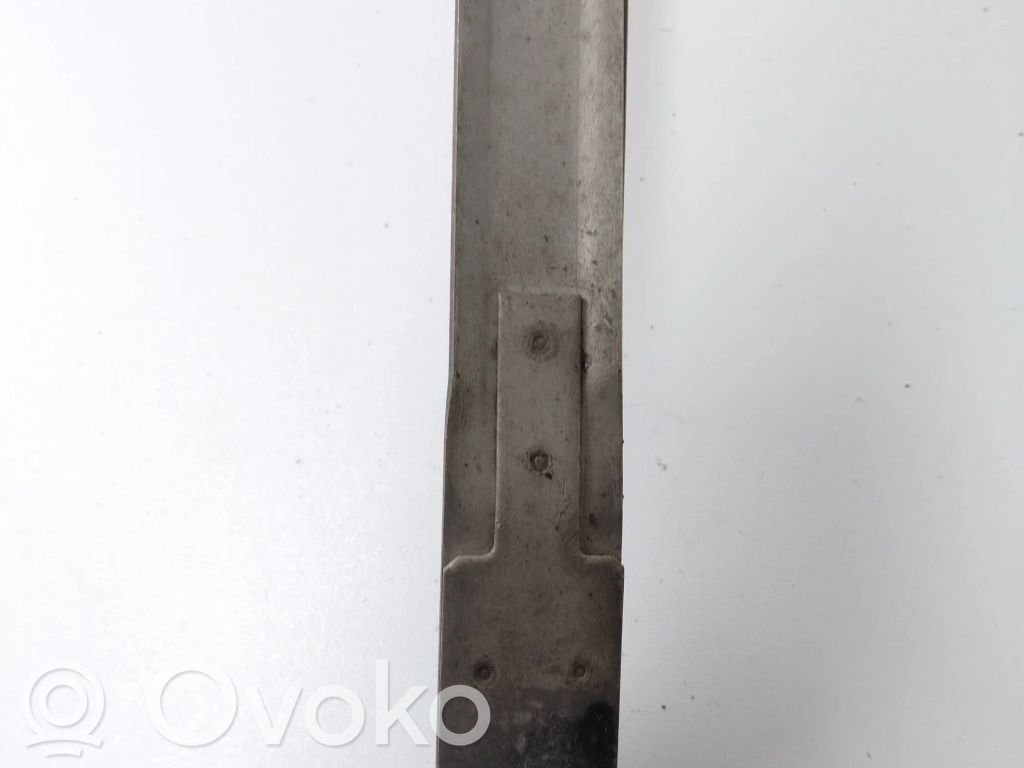 Fuel tank mounting bracket