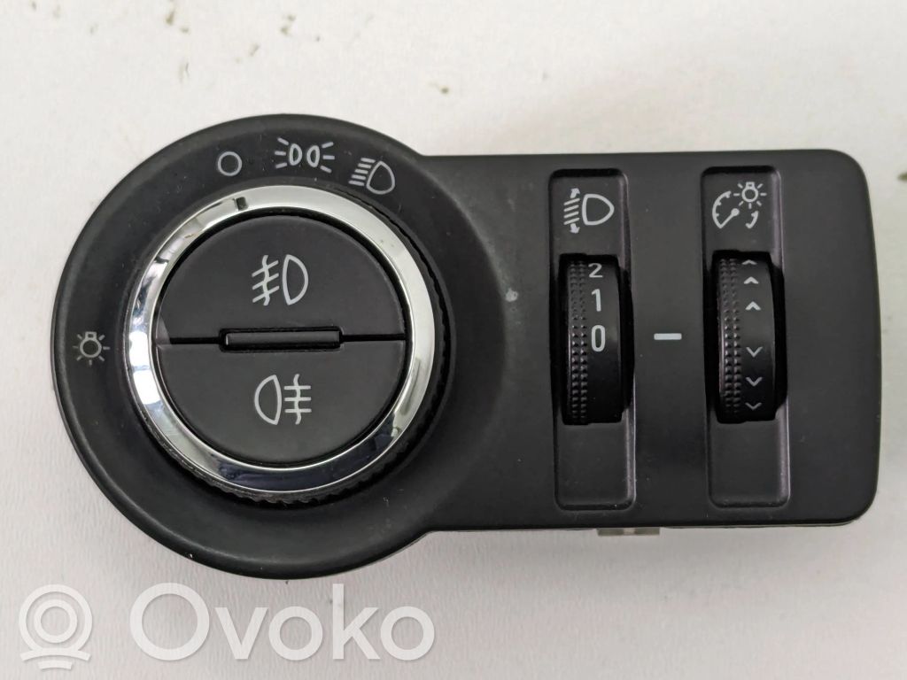 Opel Astra J Light switch 