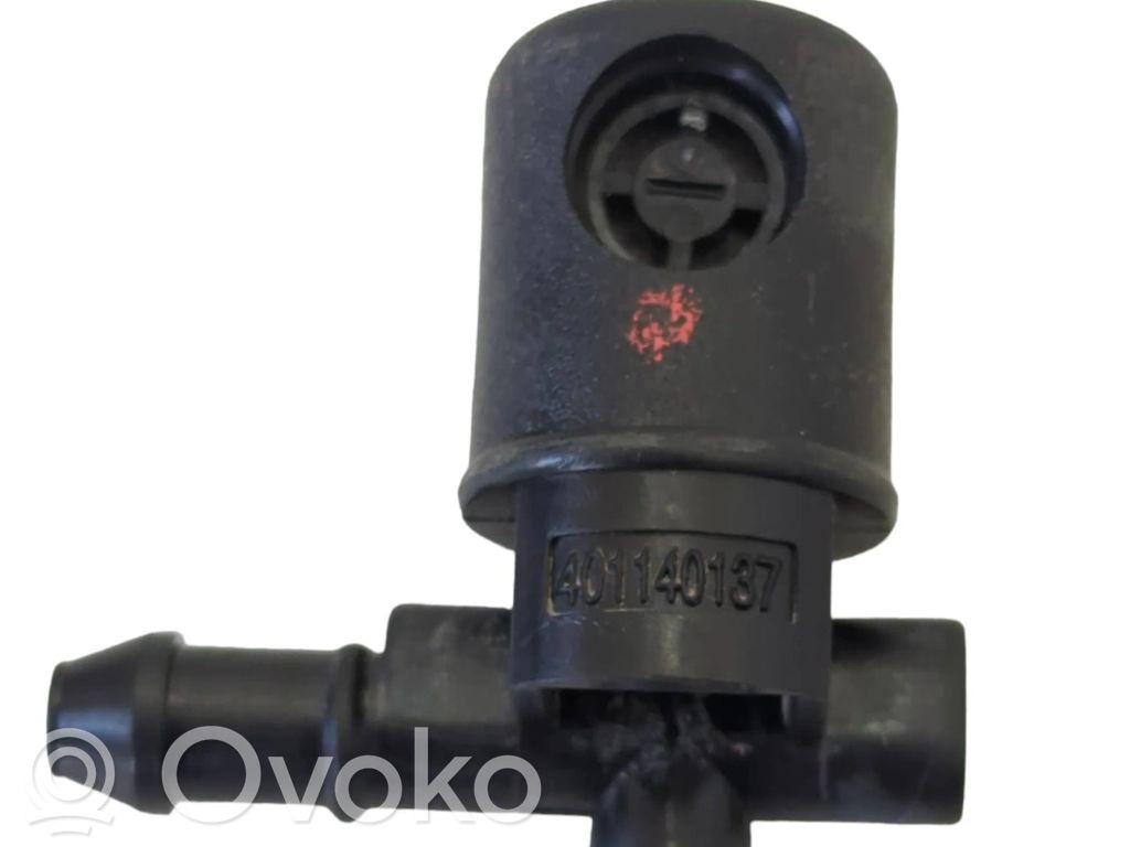 Opel Insignia A Dysza spryskiwacza szyby przedniej / czołowej 