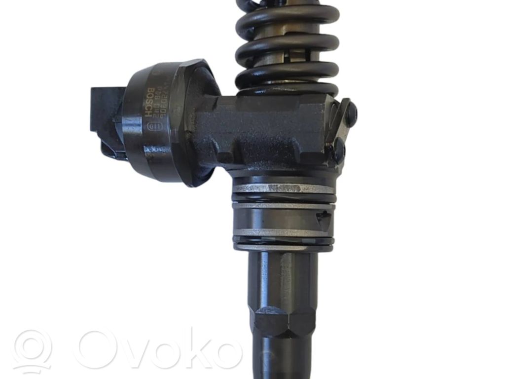 Volkswagen PASSAT B6 Wtryskiwacz paliwa 