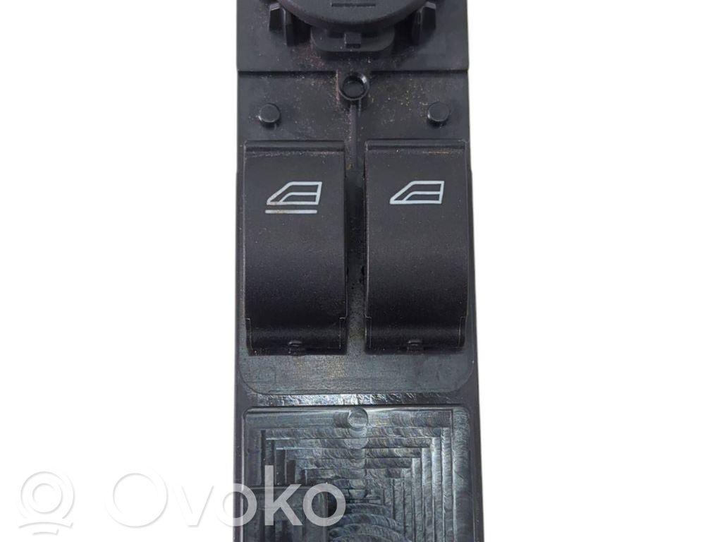 Ford Focus Electric window control switch 