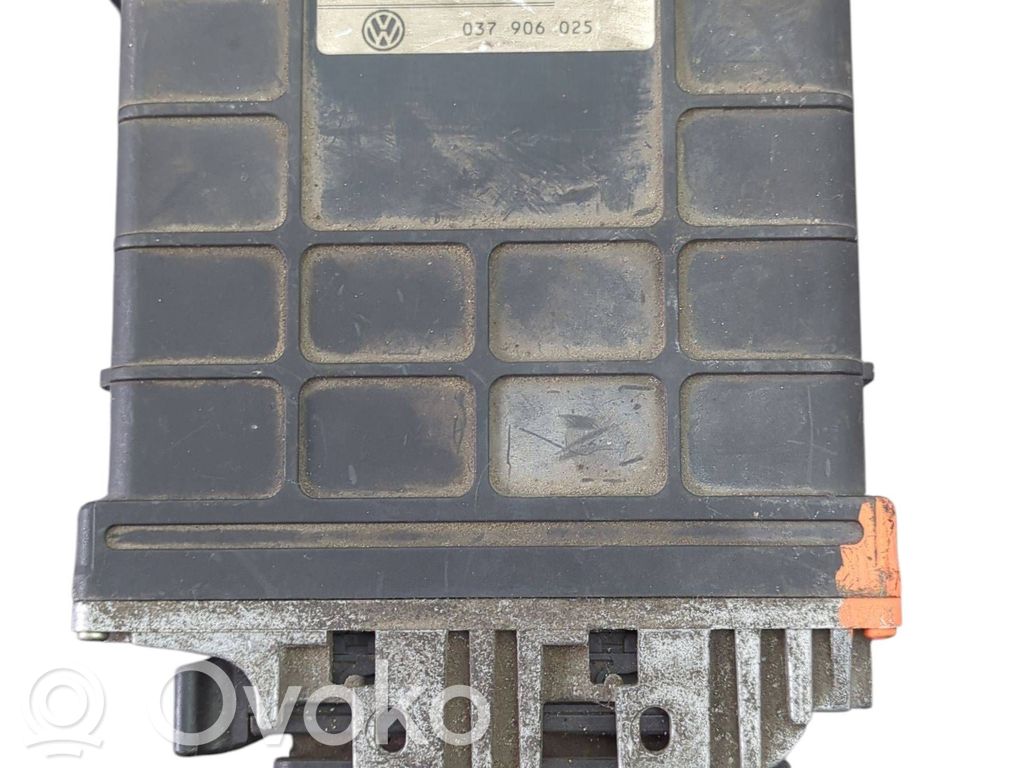 Volkswagen PASSAT B4 Engine control unit/module 