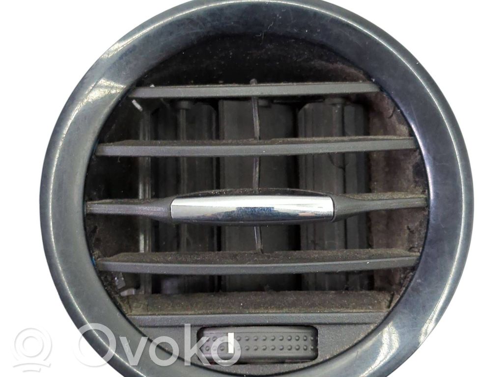 Opel Corsa D Dysze / Kratki nawiewu deski rozdzielczej 