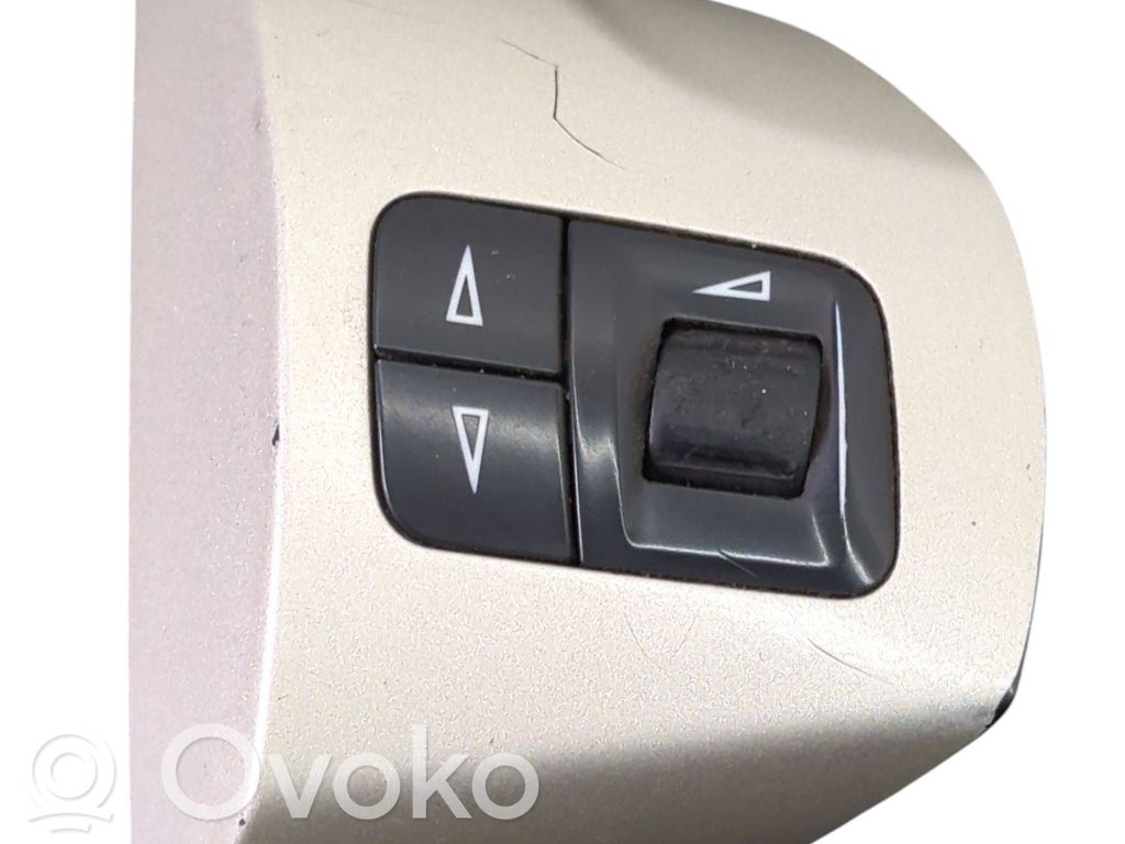 Opel Corsa D Steering wheel buttons/switches 