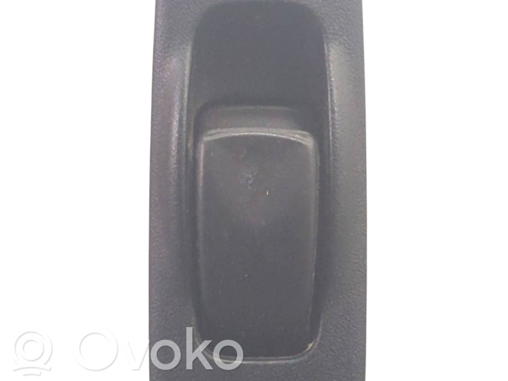 Mitsubishi Carisma Elektrisko logu slēdzis 