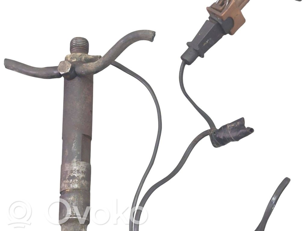Volkswagen PASSAT B4 Inyector de combustible 