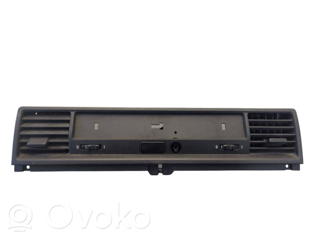 BMW 3 E36 Centrinės oro grotelės 
