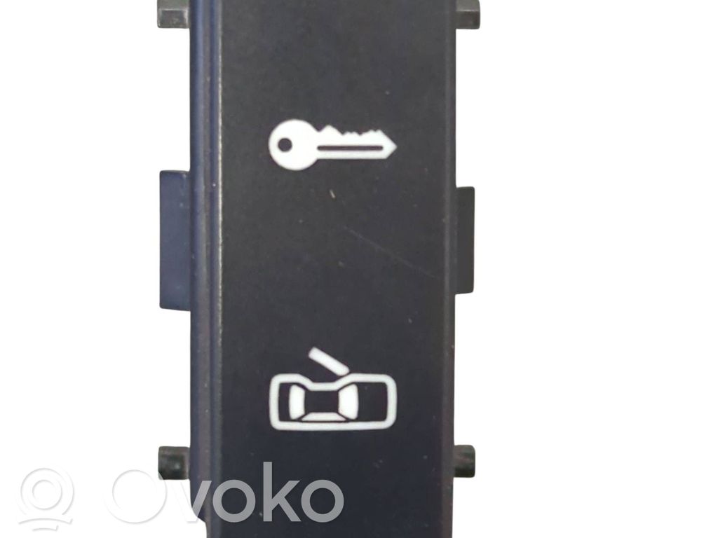 Volkswagen Touareg I Central locking switch button 