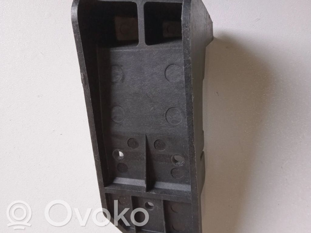 Mazda CX-7 Headlight/headlamp mounting bracket 