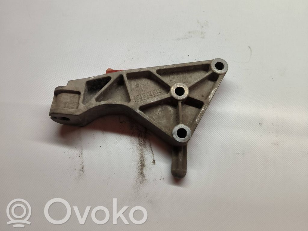 Opel Meriva B Gearbox mounting bracket 