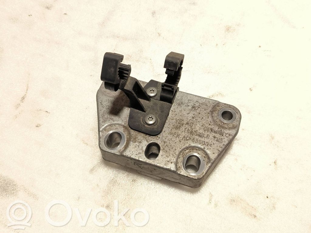 Volkswagen e-Golf Engine mounting bracket 