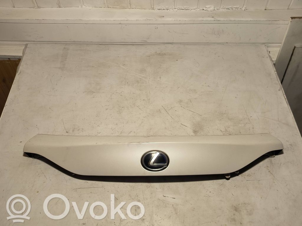 Lexus CT 200H Trunk door license plate light bar 